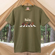 THE MINIPINS 横断歩道 キャンプ ゆるかわ Tシャツ 【犬好き・愛犬家・アウトドア・ギフトに最適】