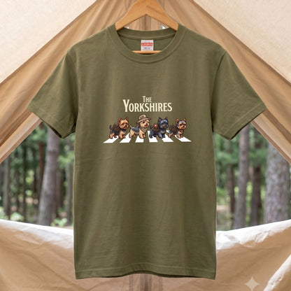 THE YORKSHIRES | 横断歩道 ゆるかわ プードル キャンプ パロディTシャツ【犬好き・愛犬家・アウトドア・ギフトに最適】