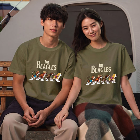 THE BEAGLES | 横断歩道 ゆるかわ プードル キャンプ パロディTシャツ【犬好き・愛犬家・アウトドア・ギフトに最適】
