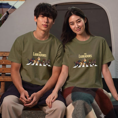 THE LABRADORS | 横断歩道 ゆるかわ プードル キャンプ パロディTシャツ【犬好き・愛犬家・アウトドア・ギフトに最適】