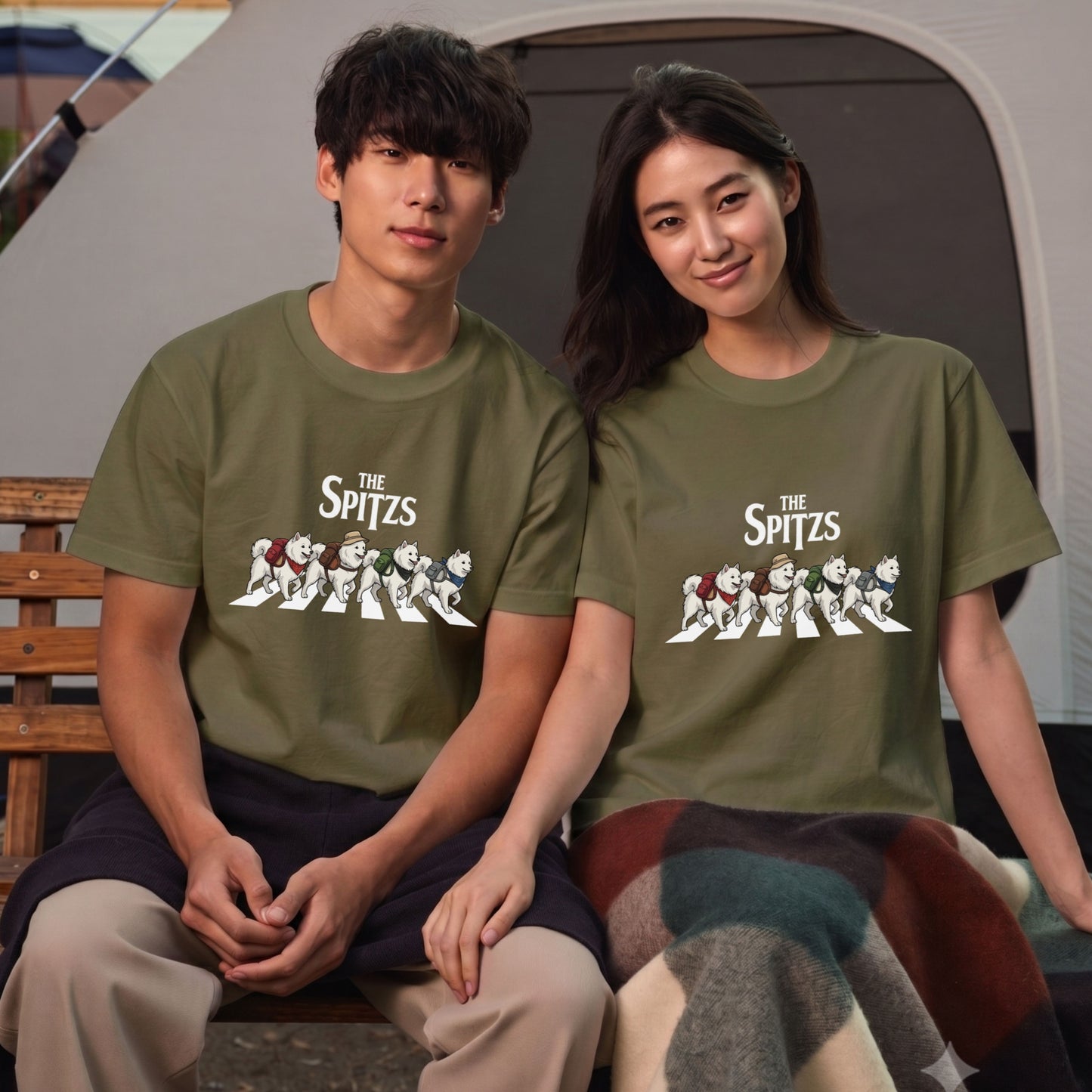 THE SPITZS | 横断歩道 ゆるかわ スピッツ キャンプ パロディTシャツ【犬好き・愛犬家・アウトドア・ギフトに最適】