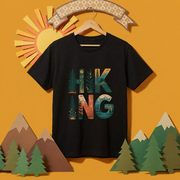 ヴィンテージ風 「HIKING」 文字ロゴ Tシャツ - レトロ マウンテン 風景 グラフィックTシャツ アウトドア 登山