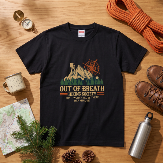 「Out of breath hiking society」おもしろ Tシャツ - 面白い ハイキング 登山 キャンプ グラフィックTシャツ