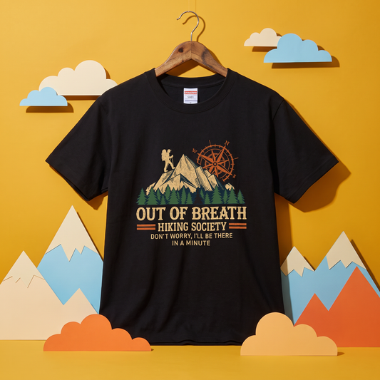 「Out of breath hiking society」おもしろ Tシャツ - 面白い ハイキング 登山 キャンプ グラフィックTシャツ