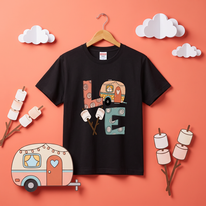 「LOVE」 キャンピング Tシャツ - かわいい レトロ キャンピングカー マシュマロ イラスト キャンプ 服