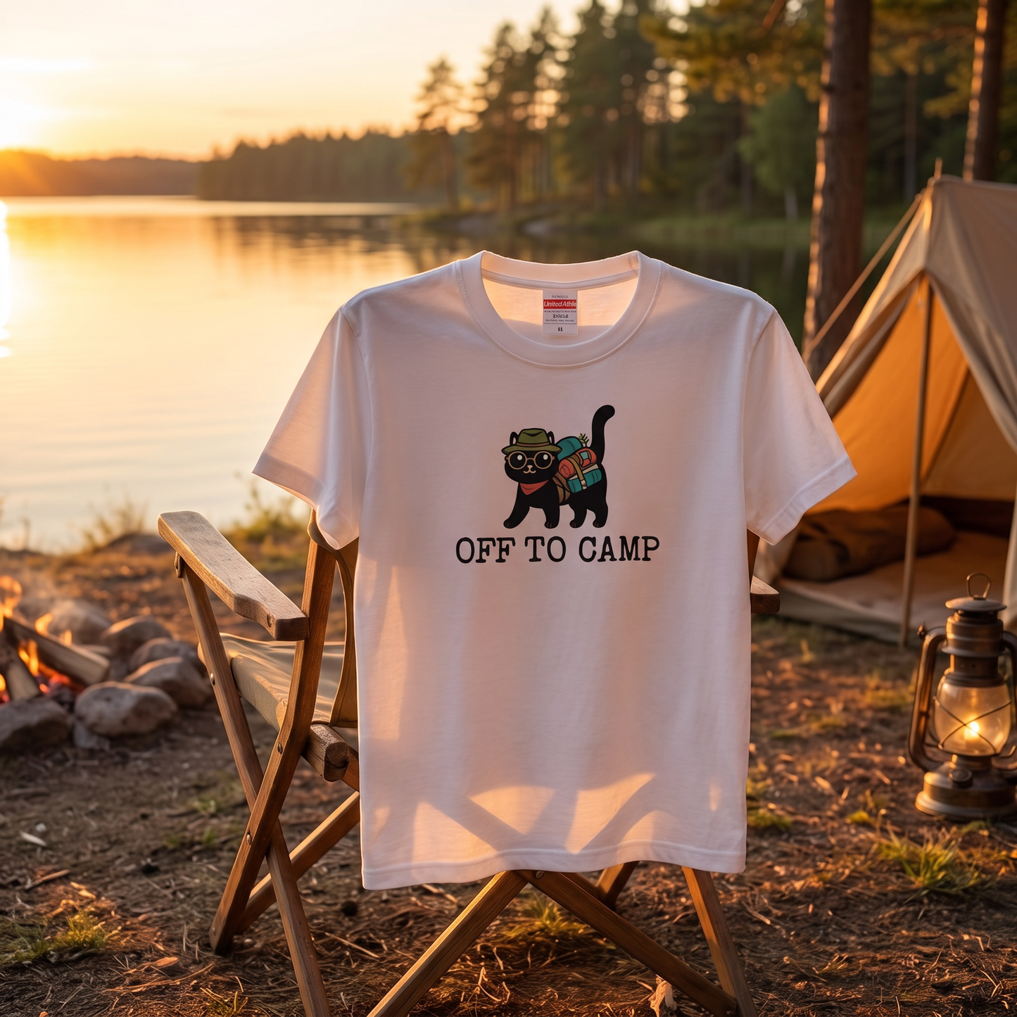 リュック猫「OFF TO CAMP」Tシャツ | かわいい 猫好き キャンプ ウェア