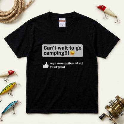 【Can't Wait To Go Camping】SNS風 942匹の蚊がいいね！ おもしろ黒Tシャツ | CAMPMODE