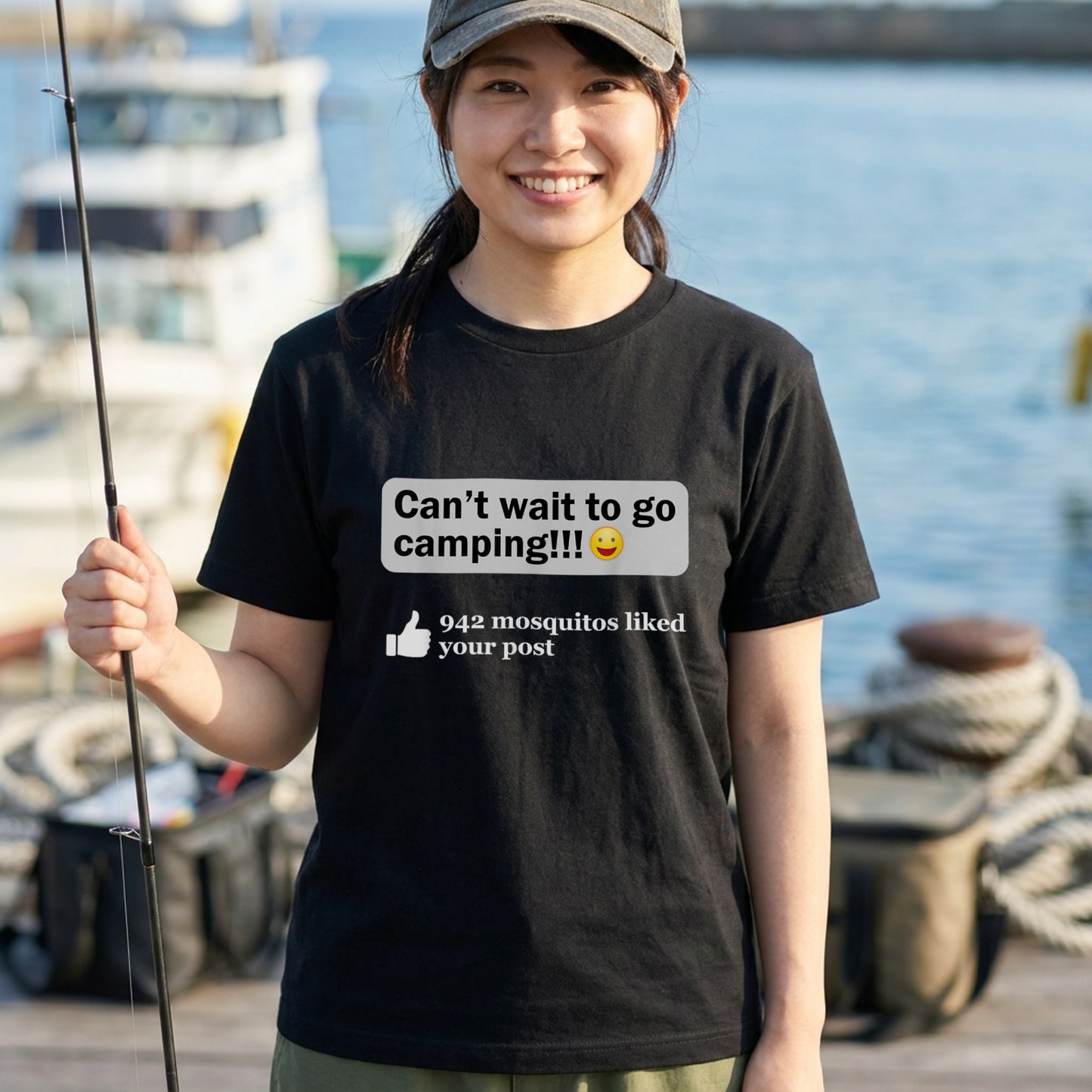 【Can't Wait To Go Camping】SNS風 942匹の蚊がいいね！ おもしろ黒Tシャツ | CAMPMODE