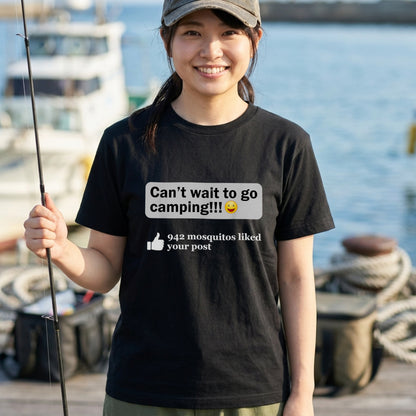 【Can't Wait To Go Camping】SNS風 942匹の蚊がいいね！ おもしろ黒Tシャツ | CAMPMODE