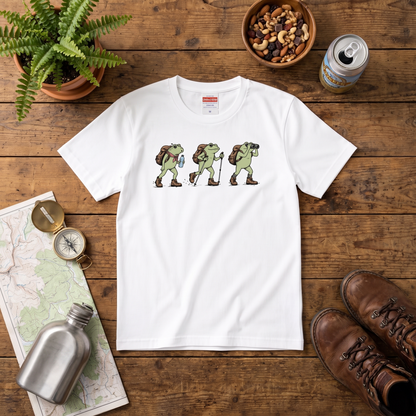 カエルの山登り イラスト Tシャツ | 登山 トレッキング 服 | CAMPMODE
