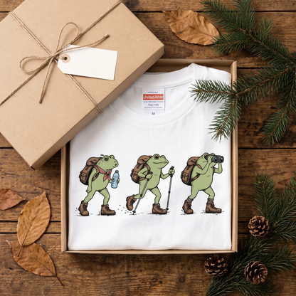 カエルの山登り イラスト Tシャツ | 登山 トレッキング 服 | CAMPMODE