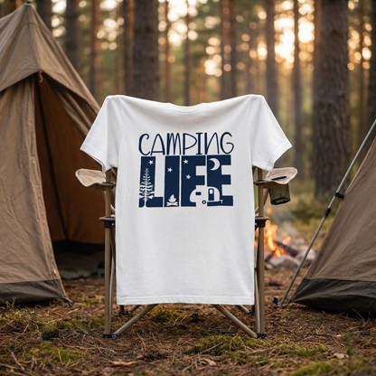 「CAMPING LIFE」キャンピングカー Tシャツ - 焚き火 トレーラーハウス イラスト | キャンプ 服