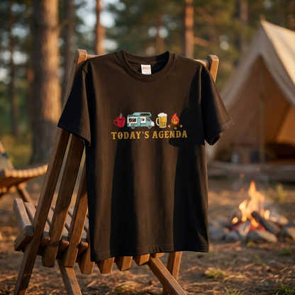 「TODAY'S AGENDA」キャンピングカー 焚き火 Tシャツ - キャンプ 服 | CAMPMODE
