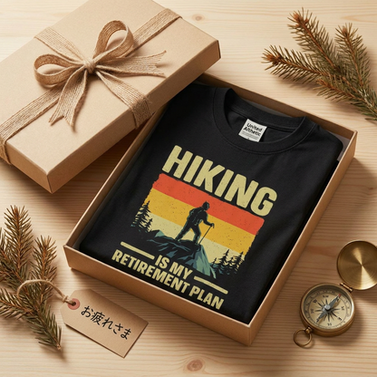 Hiking Is My Retirement Plan Tシャツ ｜ 登山・ハイキング・アウトドア・退職祝い・レトロに人気