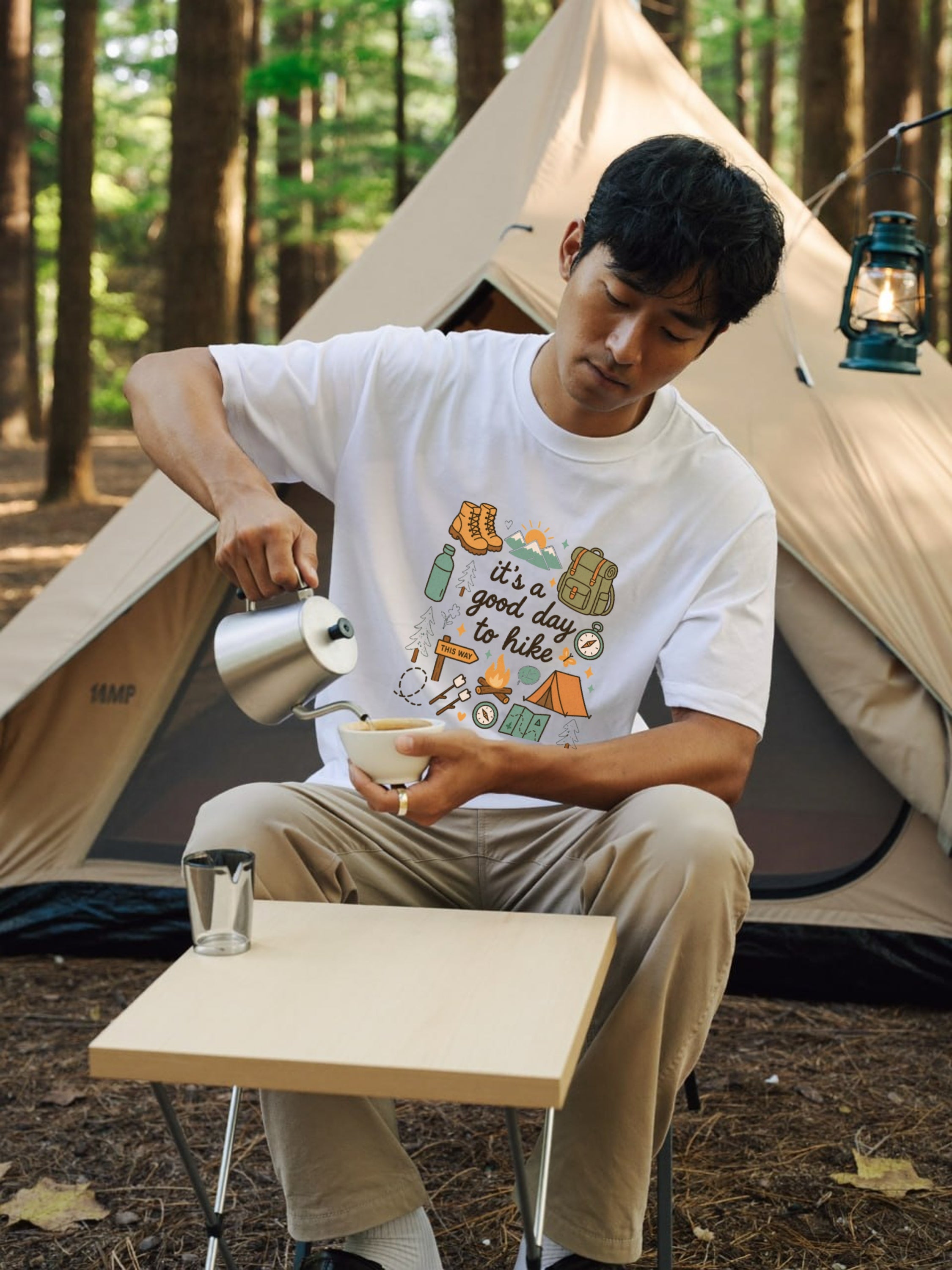 It's a good day to hike」ハイキング Tシャツ - かわいい キャンプ