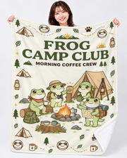 Frog Camp Coffee Crew キャンプを楽しむカエルのイラスト | Blanket